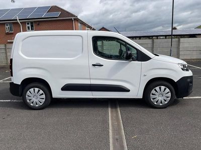 White Used 2022 Citroën Berlingo MPV | £7,250 (Good price)