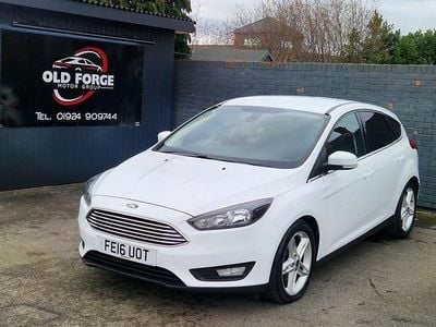 Used Ford Focus Zetec 125 HP (91 kW) 2016 White Hatchback