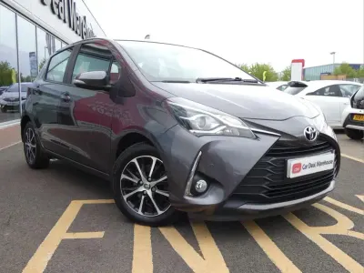 Używany Toyota Yaris 109 KM (80 kW) 2018 Szary Hatchback