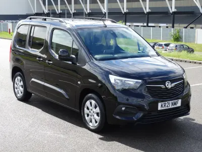 Usado Vauxhall Combo 2021 Negro Monovolumen