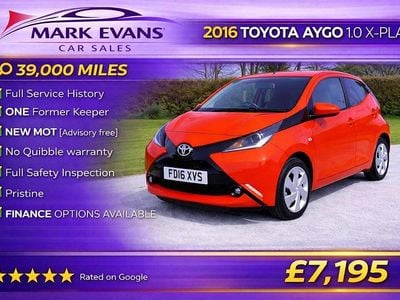 Usado Toyota Aygo X-play 2016 Naranja Utilitario