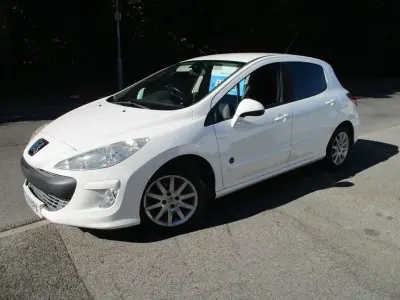 Used Peugeot 308 Envy 92 HP (67 kW) 2011 White Hatchback