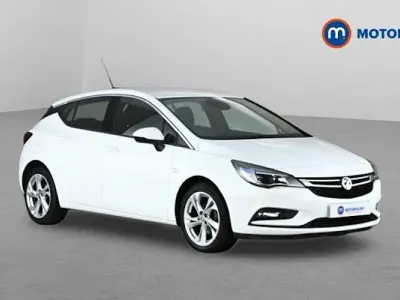 Used Vauxhall Astra SRi 105 HP (77 kW) 2019 White Hatchback