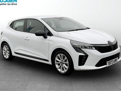Used Renault Clio V Evolution 143 HP (105 kW) 2023 White Hatchback