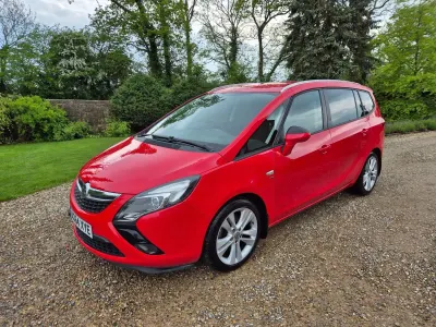 Usado Vauxhall Zafira Tourer SRi 165 HP (121 kW) 2014 Vermelho Monovolume