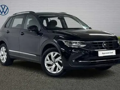 Używany VW Tiguan Life 150 KM (110 kW) 2022 Czarny SUV