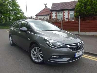 Usado Vauxhall Astra 110 HP (80 kW) 2019 Cinzento Carrinha