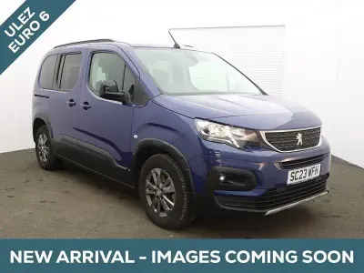 Usado Peugeot Rifter Access 131 HP (96 kW) 2023 Azul Monovolume