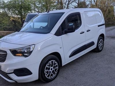 Second-hand Vauxhall Combo Sportive 100 CP (73 kW) 2020 Alb Monovolum