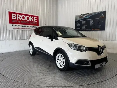 Used Renault Captur Dynamique 90 HP (66 kW) 2013 Cream/black SUV