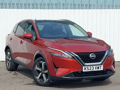 Used Nissan Qashqai N-Connecta 140 HP (102 kW) 2023 Red SUV