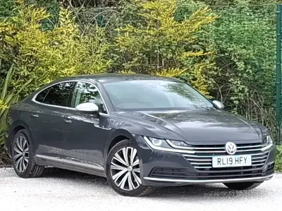 Usado VW Arteon Elegance 150 CV (110 kW) 2019 Gris Utilitario