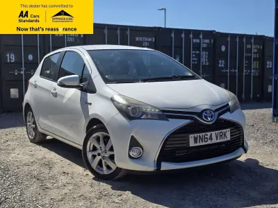 Used Toyota Yaris 101 HP (74 kW) 2014 White Hatchback