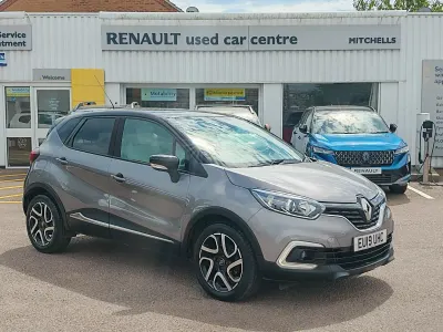 Used Renault Captur Iconic 150 HP (110 kW) 2019 Grey / black roof  SUV