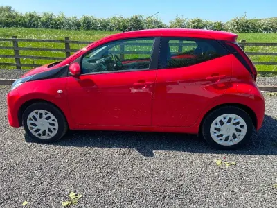 Used Toyota Aygo X-play 72 HP (52 kW) 2020 Red Hatchback