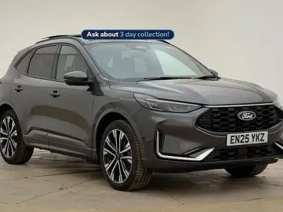 Usado Ford Kuga ST-Line X 243 HP (178 kW) 2025 Cinzento SUV