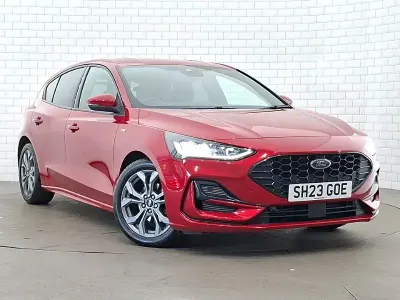 Used Ford Focus ST-Line 125 HP (91 kW) 2023 Red Hatchback