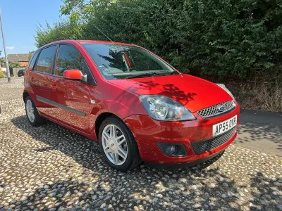 Used Ford Fiesta Ghia 80 HP (58 kW) 2006 Red Hatchback