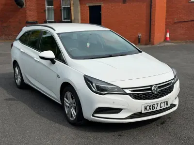 Used Vauxhall Astra 2017 White Estate