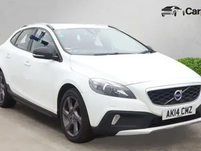 Used Volvo V40 2014 White Hatchback