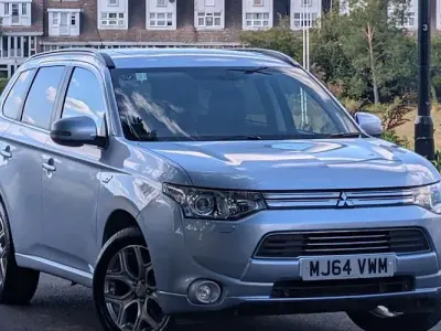 Used Mitsubishi Outlander P-HEV 121 HP (88 kW) 2015 Estate