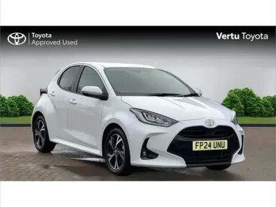Used Toyota Yaris Hybrid Design 116 HP (85 kW) 2024 White Hatchback