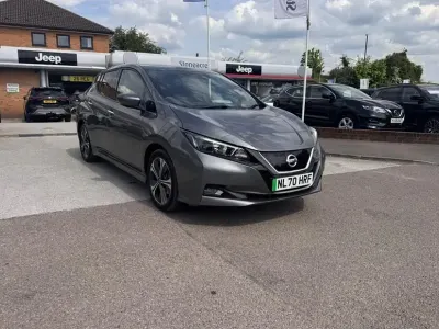 Begagnad Nissan Leaf N-Connecta 108 kW (147 HK) 2021 Grå Halvkombi