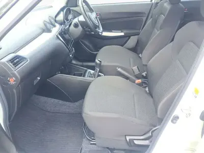 Begagnad Suzuki Swift SZ-T 90 HK (66 kW) 2020 Vit Halvkombi