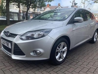 Used Ford Focus Zetec 125 HP (91 kW) 2011 Silver Hatchback