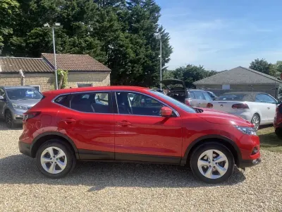 Used Nissan Qashqai Acenta 2017 Red SUV