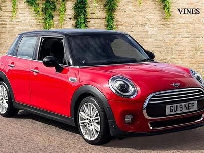 Begagnad Mini Cooper Exclusive 134 HK (98 kW) 2019 Röd Halvkombi