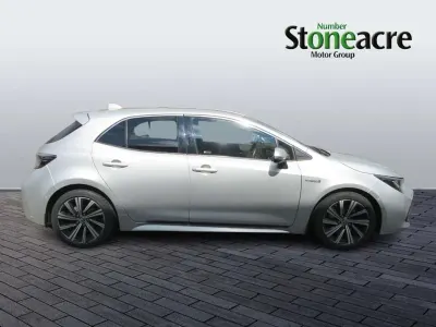 Second-hand Toyota Corolla Design 180 CP (132 kW) 2021 Argintiu Hatchback