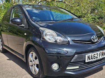 Usado Toyota Aygo 68 HP (50 kW) 2012 Preto Citadino