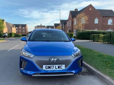 Begagnad Hyundai Ioniq Premium 88 kW (120 HK) 2017 Blå Halvkombi