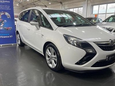 Used Vauxhall Zafira Tourer SRi 170 HP (125 kW) 2015 White MPV