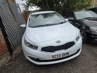 Used Kia Ceed 2013 White Hatchback