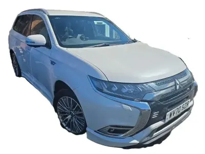 Begagnad Mitsubishi Outlander P-HEV 2020 Vit SUV