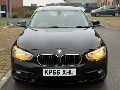 Begagnad BMW 116 Efficient Dynamics 2016 Svart Halvkombi