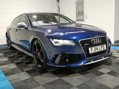 Usado Audi RS7 Sportback Comfort 560 HP (411 kW) 2025 Azul Citadino