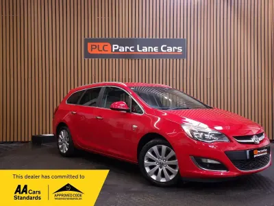 Used Vauxhall Astra 115 HP (84 kW) 2012 Red Estate