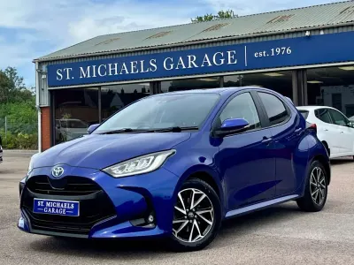 Used Toyota Yaris Hybrid Design 116 HP (85 kW) 2023 Blue Hatchback