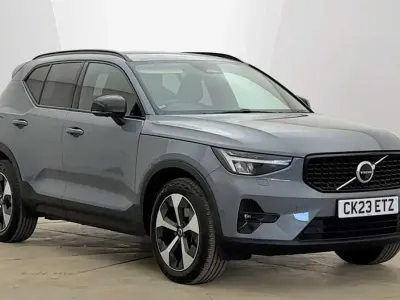 Usado Volvo XC40 Ultimate 194 HP (142 kW) 2023 Cinzento SUV