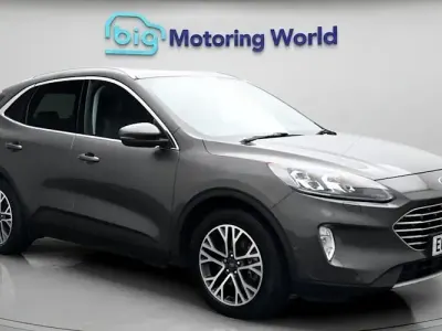 Usado Ford Kuga Titanium 224 CV (164 kW) 2020 SUV