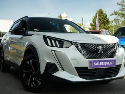 Second-hand Peugeot e-2008 GT 98 kW (134 CP) 2023 Alb SUV
