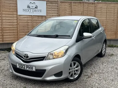 Używany Toyota Yaris 2012 Srebrny Hatchback