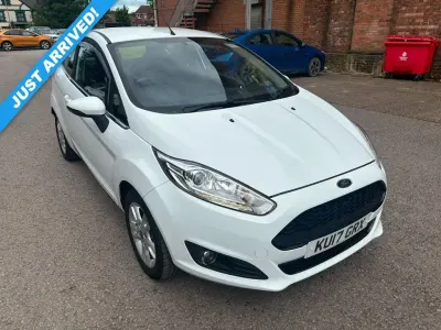 Used Ford Fiesta Zetec 80 HP (58 kW) 2017 White Hatchback