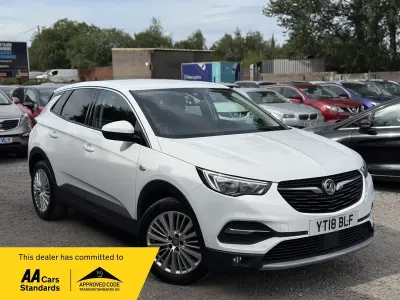 Used Vauxhall Grandland X Sport 130 HP (95 kW) 2018 White SUV