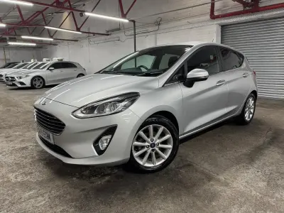 Begagnad Ford Fiesta Titanium 100 HK (73 kW) 2019 Silver Halvkombi