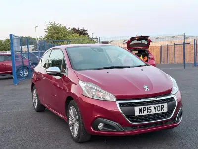 Used Peugeot 208 Allure 2015 Red Hatchback