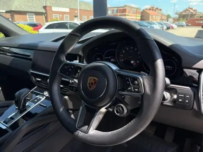 Used Porsche Cayenne Platinum Edition 335 HP (246 kW) 2022 Black SUV